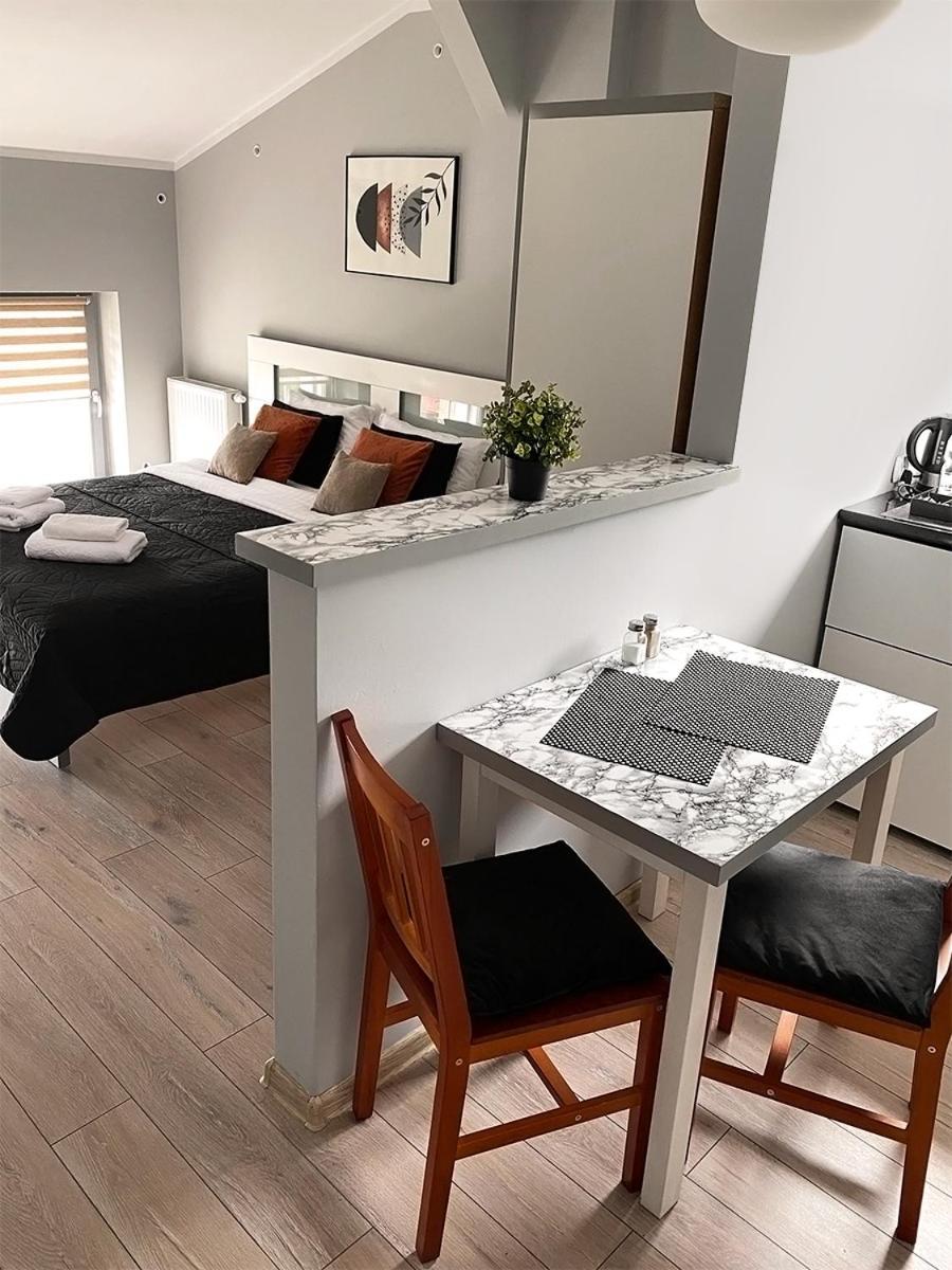 H-T-L Apartamenty Junior Nowa Sol Exterior foto